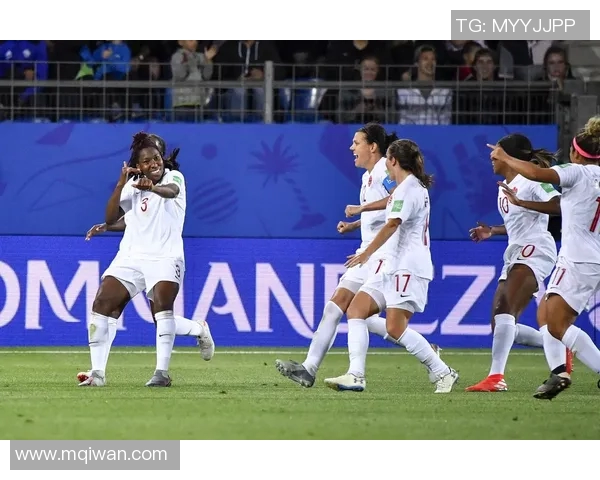 加拿大女足与瑞典队激战正酣谁将晋级国际赛场的巅峰对决