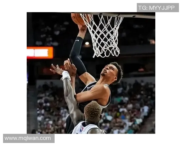 文班亚马场均20分10篮板3盖帽表现抢眼新秀奖争夺战已然领先