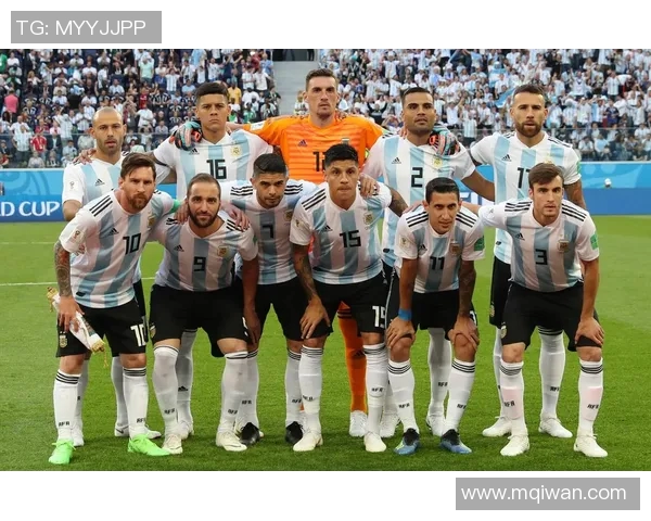 诺伊尔：守护球门的铁血战士与足球传奇的辉煌历程