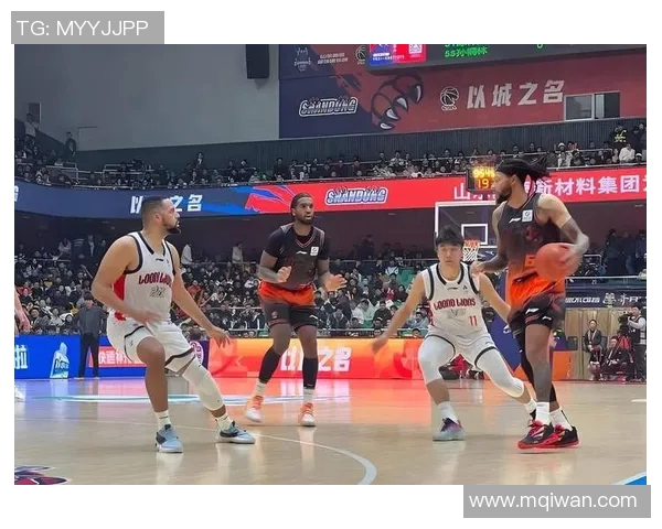 CBA焦点对决广东宏远迎战北京首钢争夺季后赛席位的激烈战斗