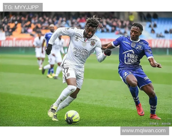 亚眠主场迎战波尔多双方争夺关键三分的激烈对决